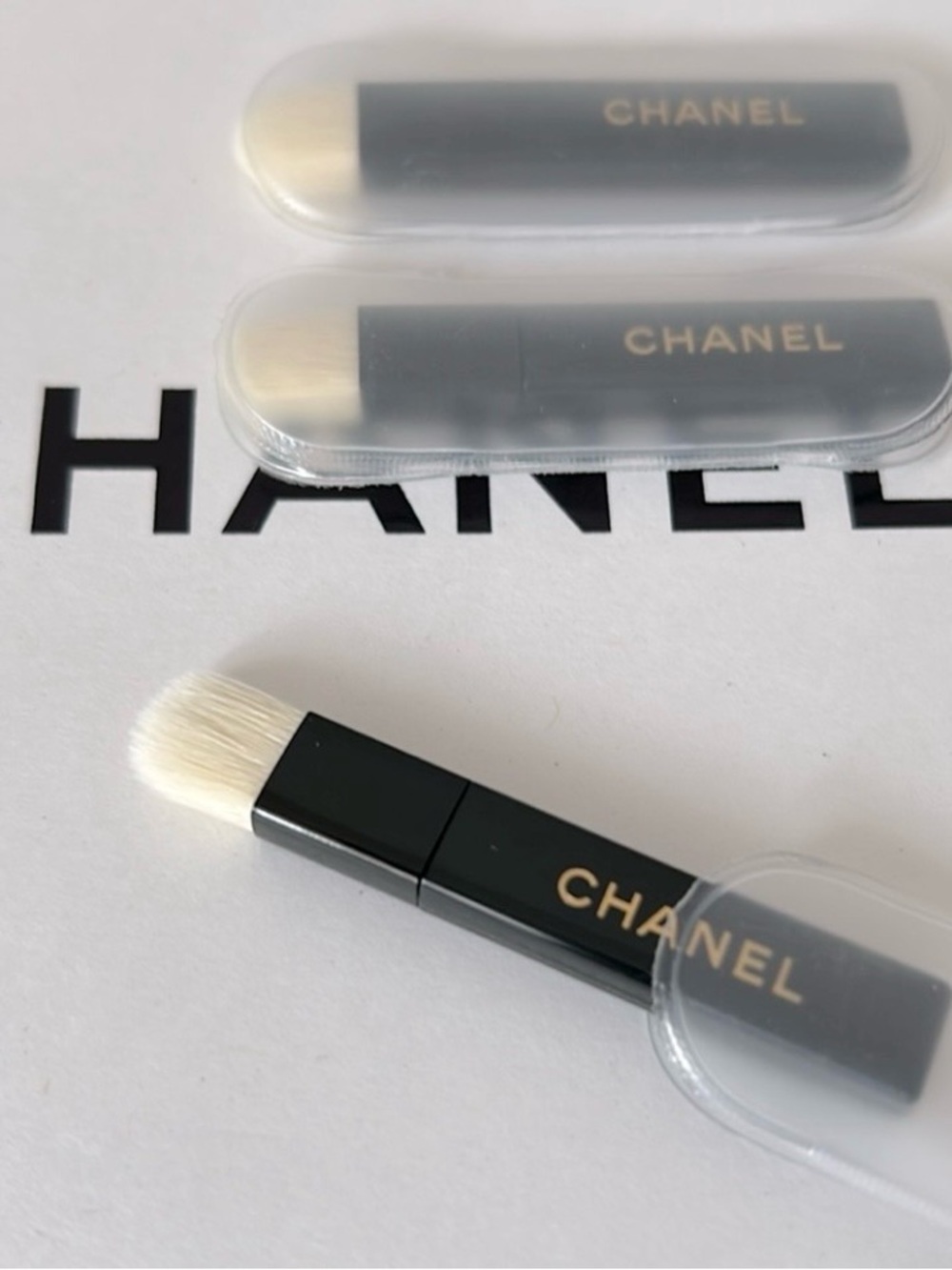 3/15$ CHANEL Small Brush Set